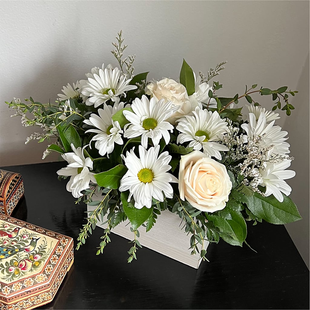 Fresh Linen Box Bouquet –  Discountflowershop.com, Tontitown AR