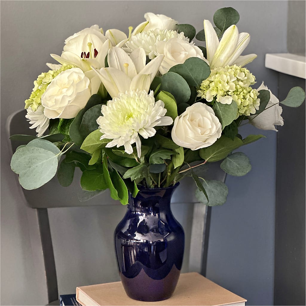Snowy Dreams Bouquet –  Discountflowershop.com, Tontitown AR