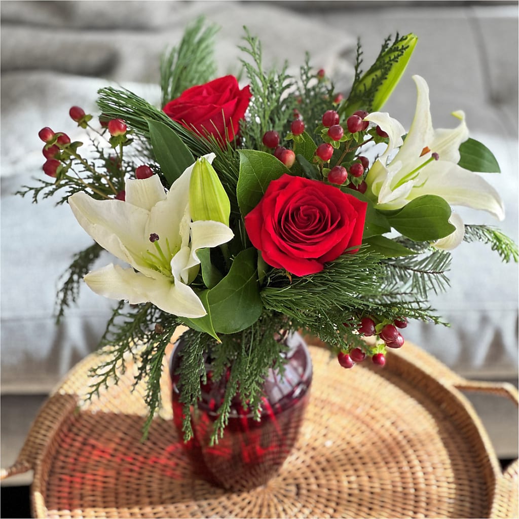 Evergreen Delight Bouquet –  Discountflowershop.com, Tontitown AR