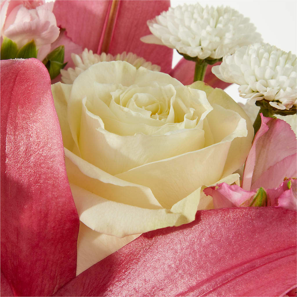 Piece of Cake Bouquet –  Discountflowershop.com, Tontitown AR