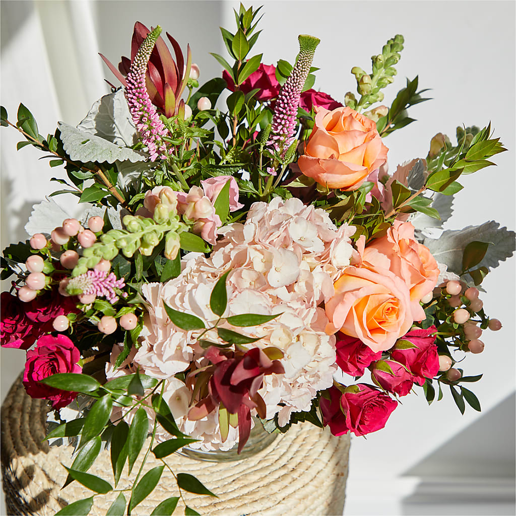 Glitz & Glam Bouquet –  Discountflowershop.com, Tontitown AR